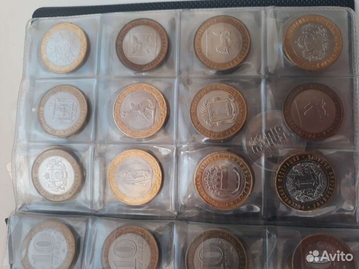 Набор монет в альбоме