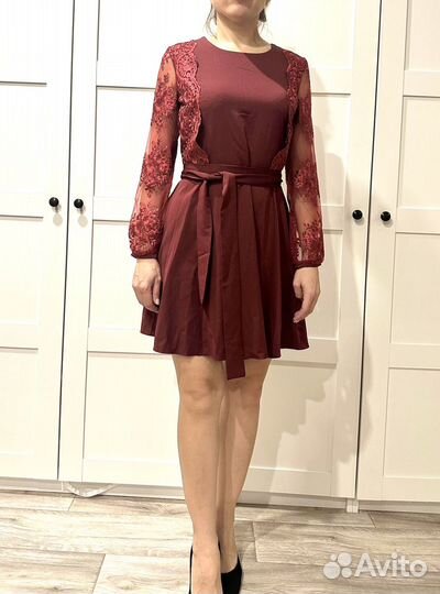 Платье женское с кружевами
