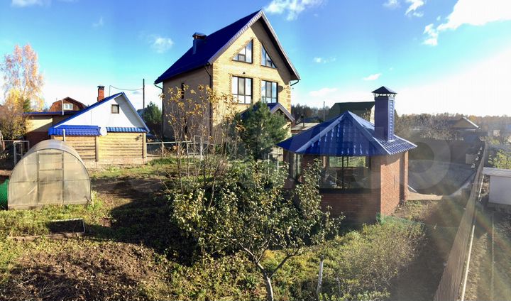 Коттедж 240 м² на участке 10 сот.