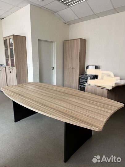 Мебель для офиса столы