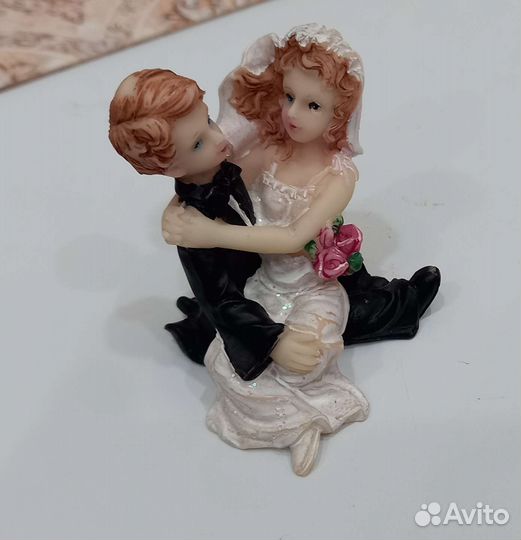 Статуэтки молодожёны, девочка с собакой