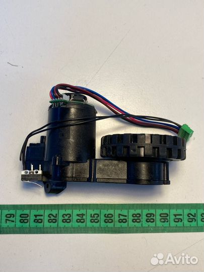 Привод колеса (правый) в сборе для робот-пылесоса