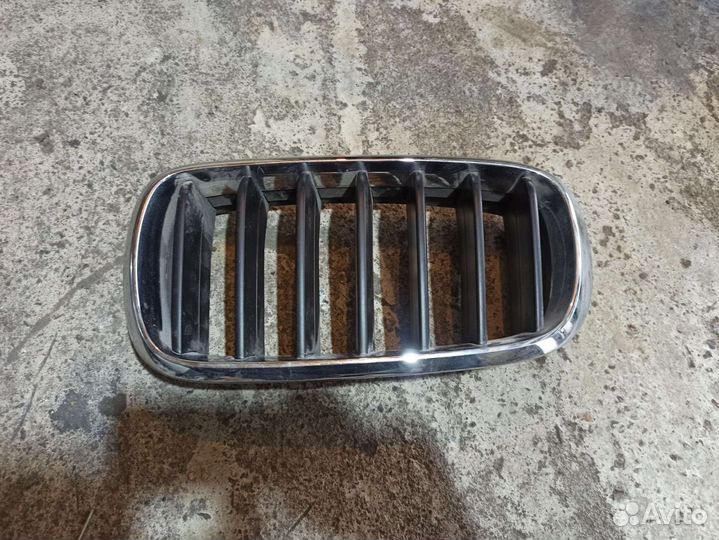 Решетка радиатора ноздря BMW x5 f15 левая