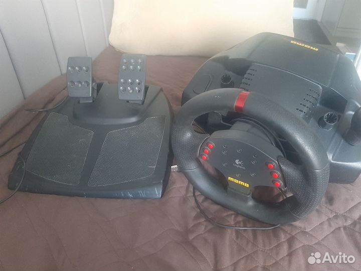 Игровой руль logitech momo