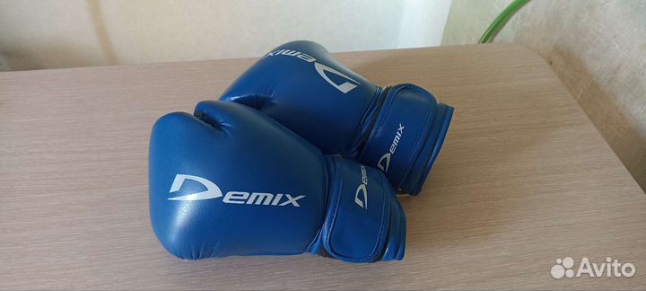 Обруч, боксёрские перчатки