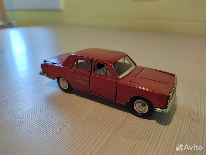 Модель автомобиля СССР Волга газ24 1:43
