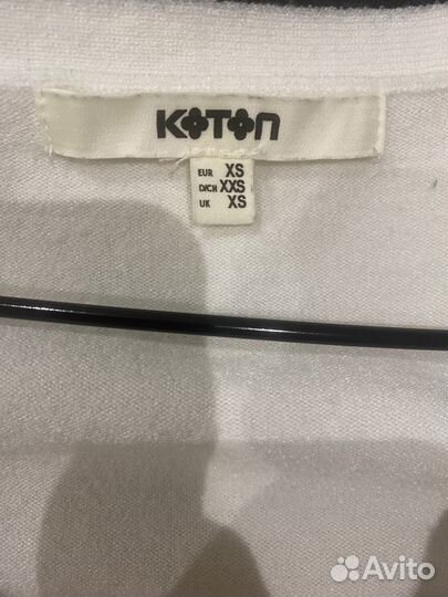 Лонгслив с вырезом на груди