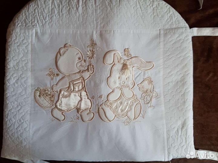 Детская кроватка с маятником и ящиком