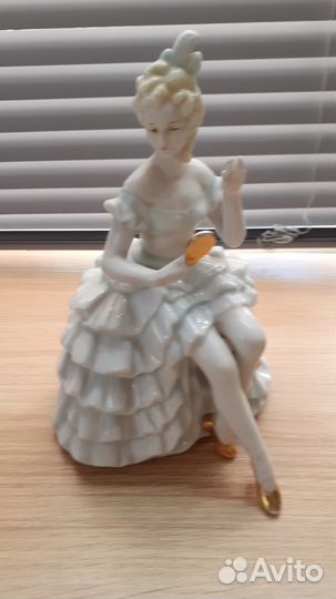 Статуэтка фарфоровая 