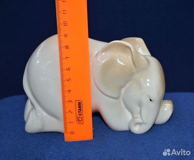 Фарфоровая статуэтка- спящий слон. лфз