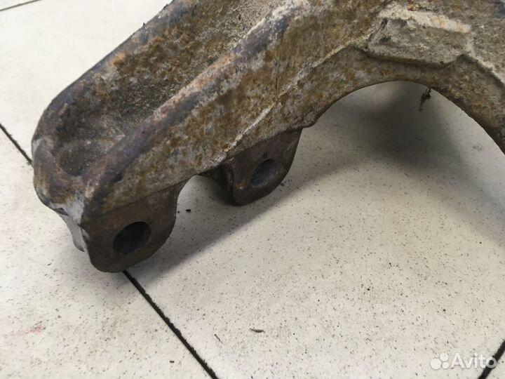 Кулак поворотный передний правый C4 II 2011