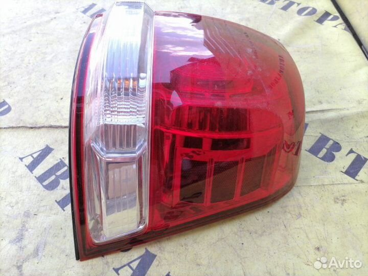 Фонарь задний правый внешний Toyota Land Cruiser
