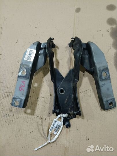 Петля капота Nissan Skyline V36