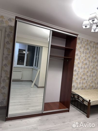 Шкаф купе с зеркалом
