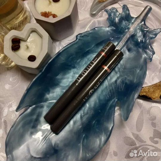 Перышко для украшений или косметики