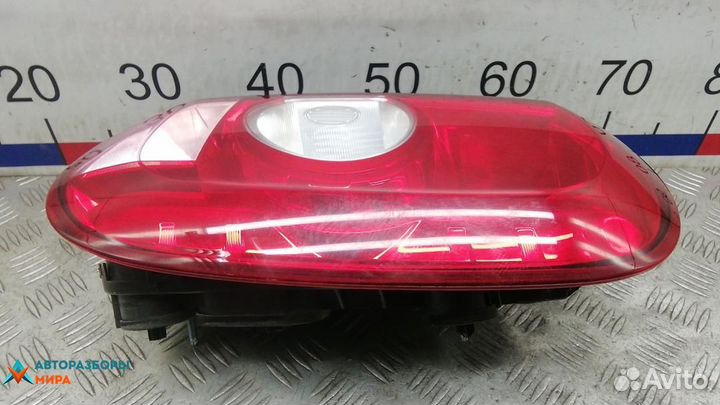 Фонарь задний правый Dacia Duster 2011