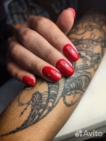 Наращивание ногтей и педикюр