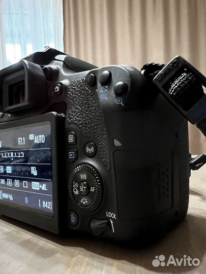 Зеркальный фотоаппарат canon 77D