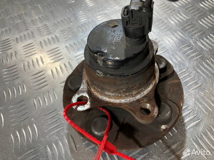 Ступица передняя левая Lexus LS 4 рест. 2010