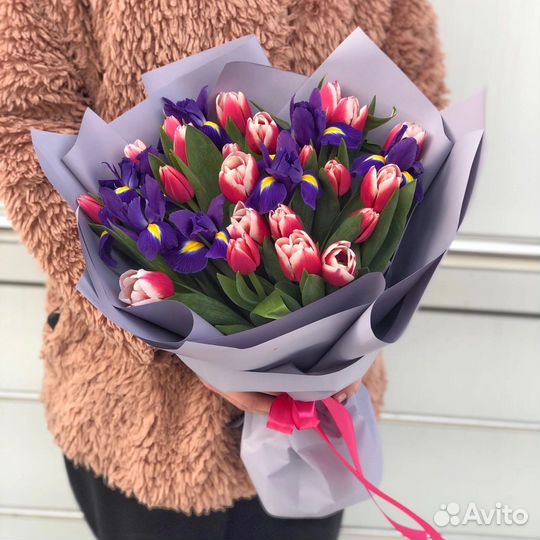 Цветы ирисы тюльпаны букет