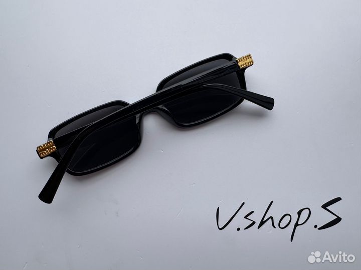 Солнцезащитные очки Miu Miu