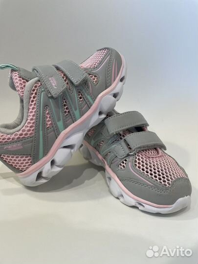 Кроссовки для девочки