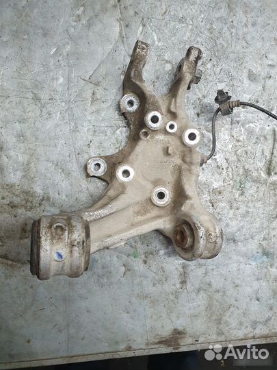 Кулак задний левый Honda Civic 4D