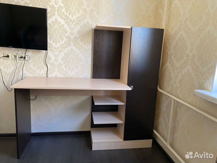 Стлол письменный со шкафом