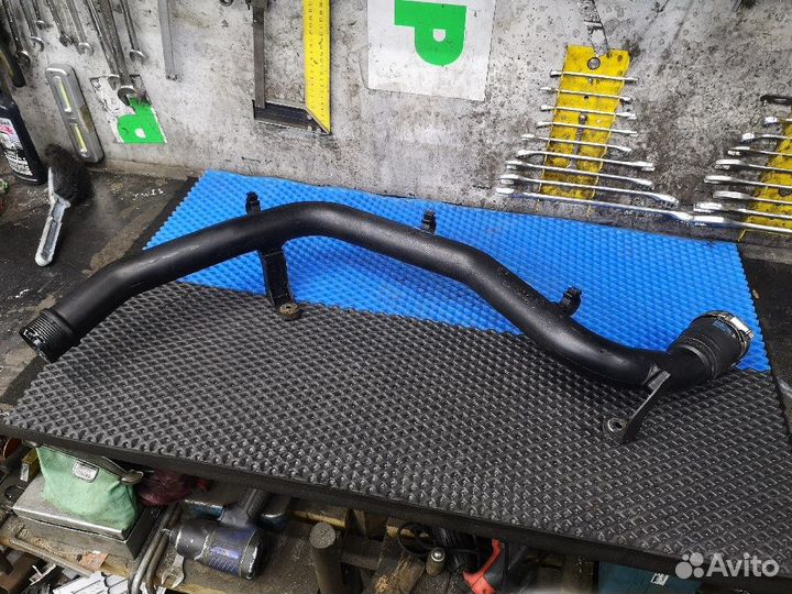 Патрубок интеркулера Audi Q7 4L, Touareg 3.0TDi