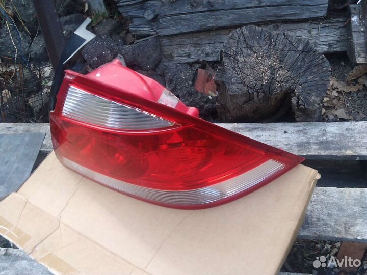 Правый задний фонарь Nissan almera classic b10