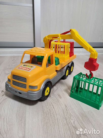 Машинка игрушка с подъемником