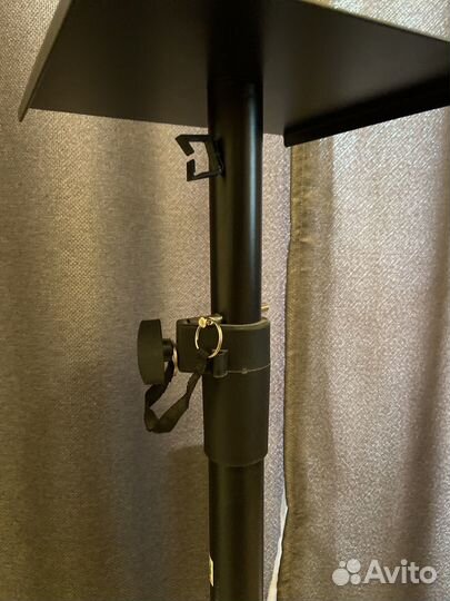 Стойки для студийных мониторов