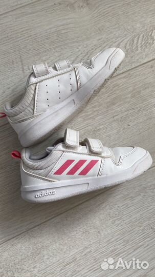 Кроссовки adidas белые 26