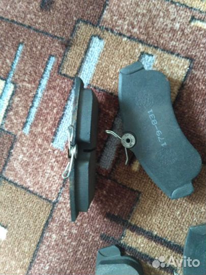 Тормозные колодки передние