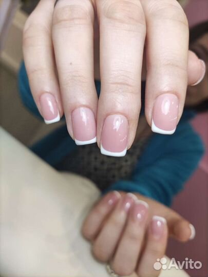 Маникюр и педикюр на Дружбе
