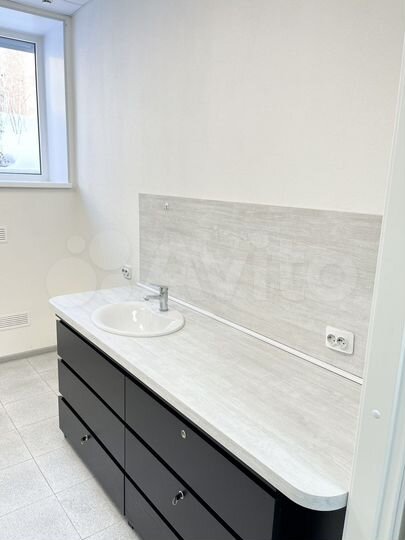 Сдаётся кабинеты в салоне красоты,для маникюра -пе