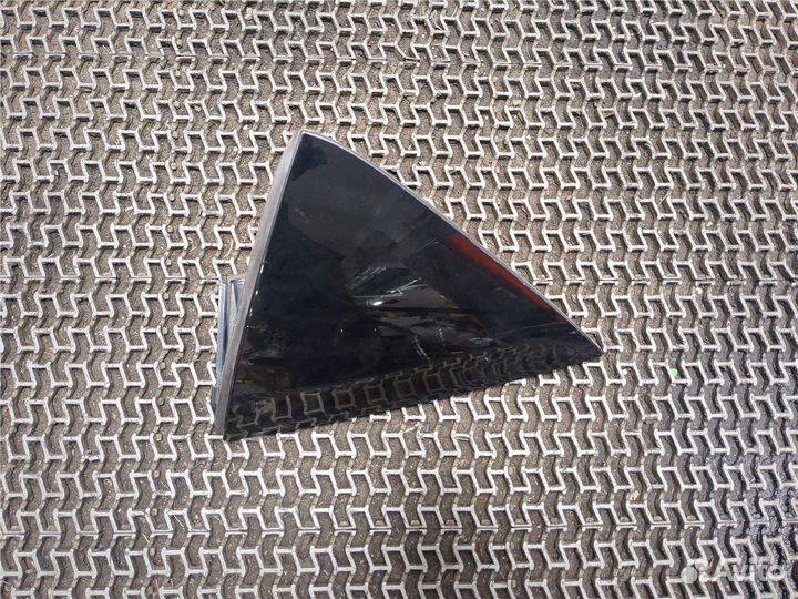 Накладка стойки Chrysler Pacifica, 2017