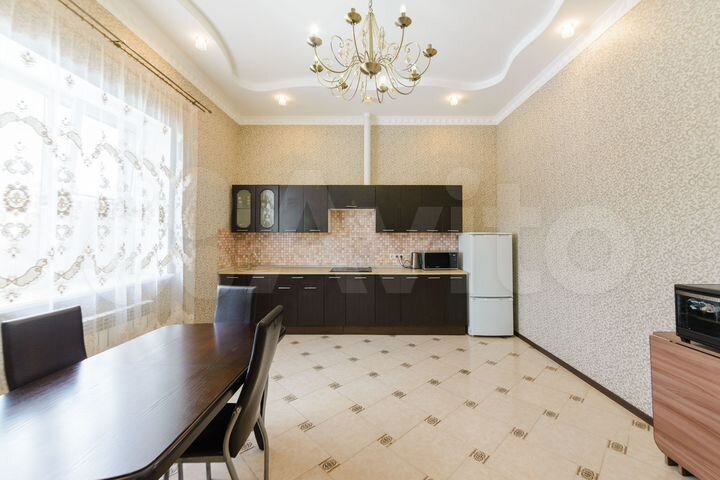 Коттедж 303,5 м² на участке 9 сот.