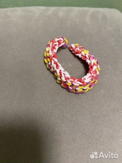 Браслет из резинок