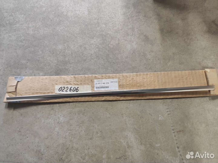 Молдинг бокового стекла bmw 51377162572