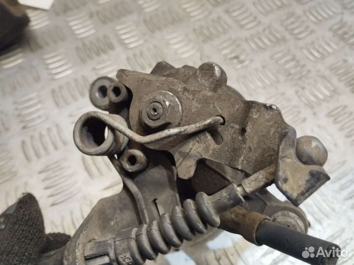 Суппорт задний левый Volkswagen Touran 2010-2015