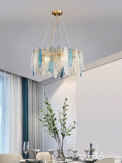 Потолочная люстра с декором