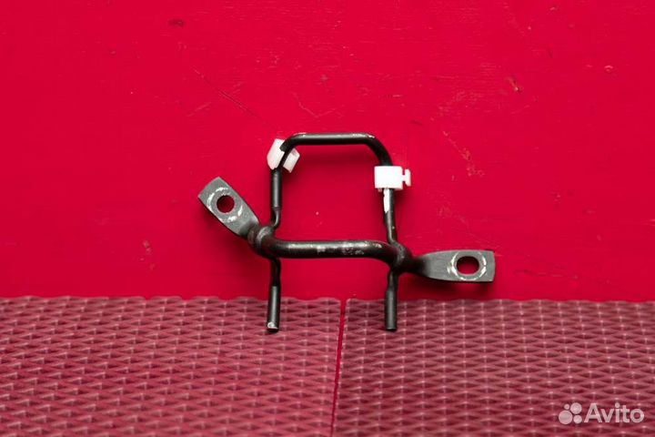 Кронштейн заднего дивана Toyota Land Cruiser 200