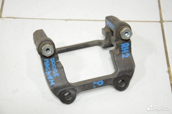 Скоба суппорта задняя правая Dodge Magnum 5.7 2007