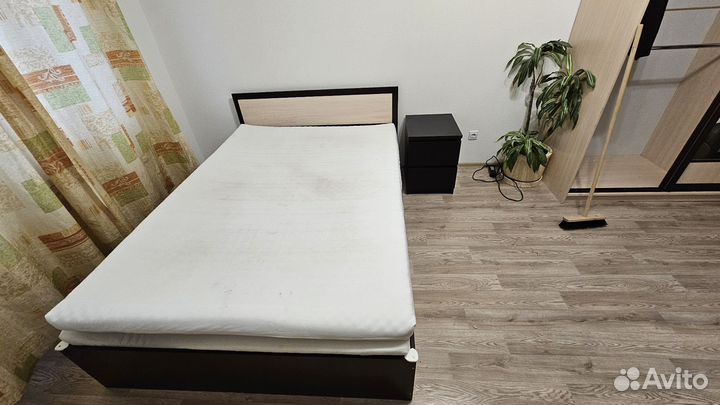 Кровать с матрасом 140/200