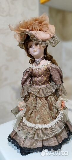 Кукла фарфоровая