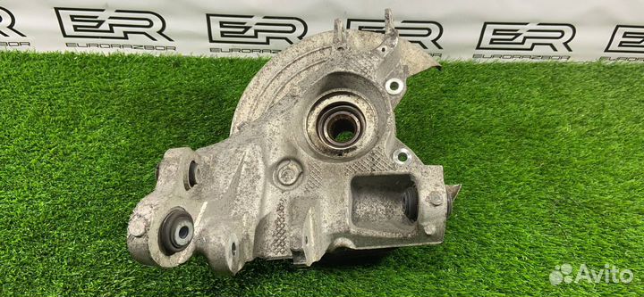 Кулак задний правый Jaguar F-Pace Velar