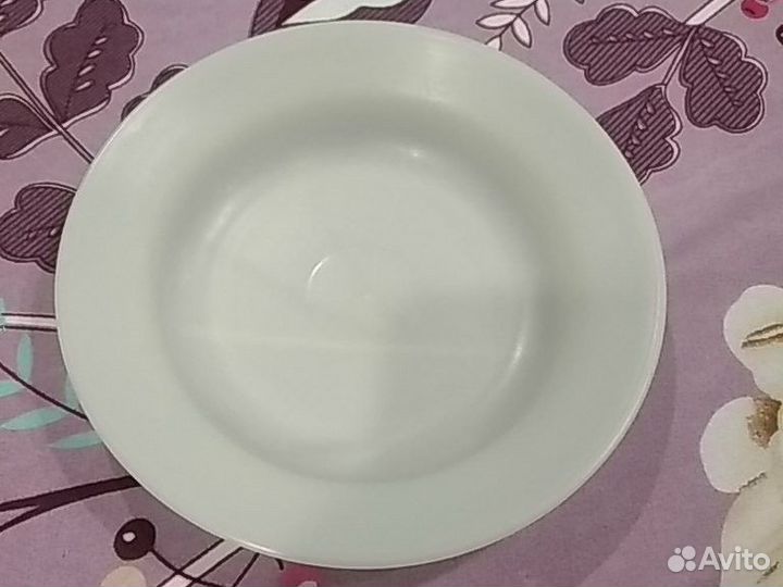 Пластиковые тарелки