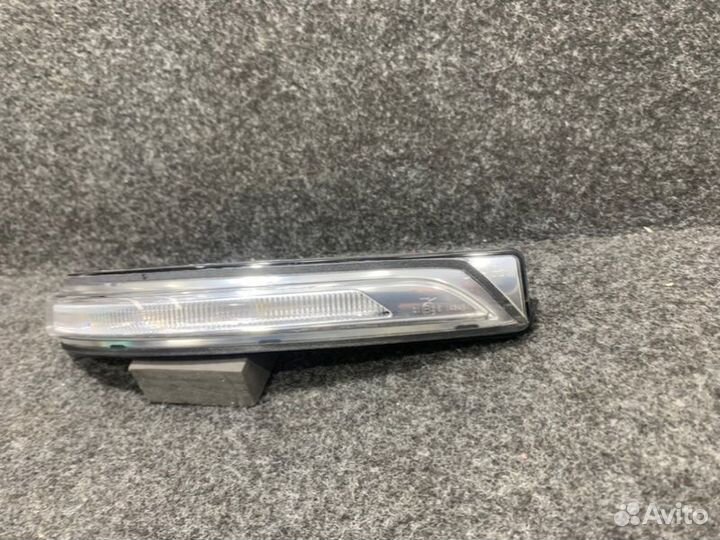 Повторитель поворота передний правый Kia Sorento