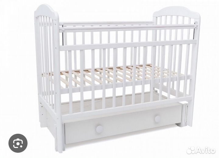 Детская кроватка с маятником и ящиком